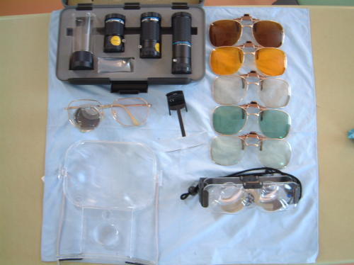 ①各種ルーペ、単眼鏡や遮光眼鏡など